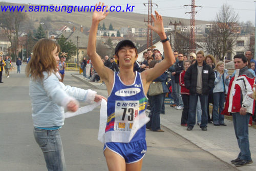 [06두딘스경보]김현섭, 감격적인 우승 순간 사진