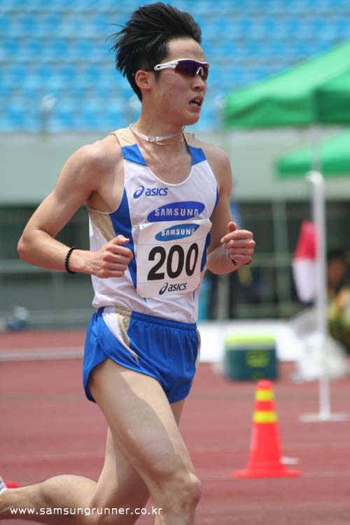 [전국육상선수권] 육근태, 부상 극복하고 남자 5000m 1위 사진