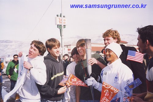 [솔트레이크동계올림픽] 현지 학생들과 함께한 이봉주 사진