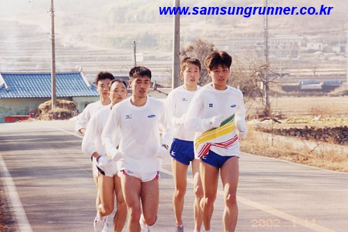 고성에서 전지훈련 중인 남자마라톤팀 사진