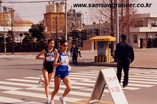 [스포츠조선하프] 10km를 통과하는 선두권의 여자선수들 사진