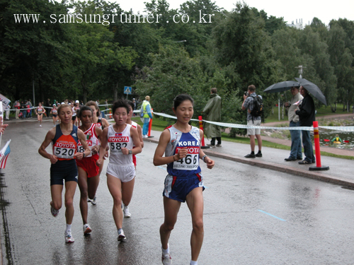 [05헬싱키]여자마라톤 8km 지점을 통과하는 오정희 사진