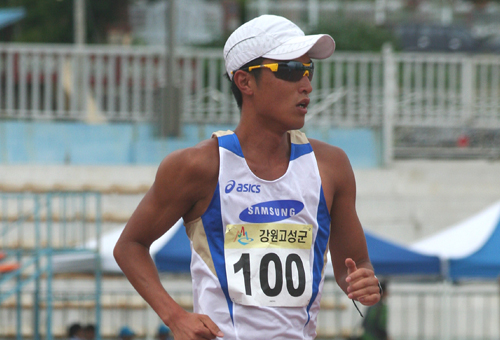 [통일실업육상] 임정현, 남자경보10000m 1위