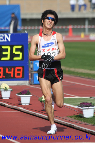 엄효석, U대회 하프마라톤 13위